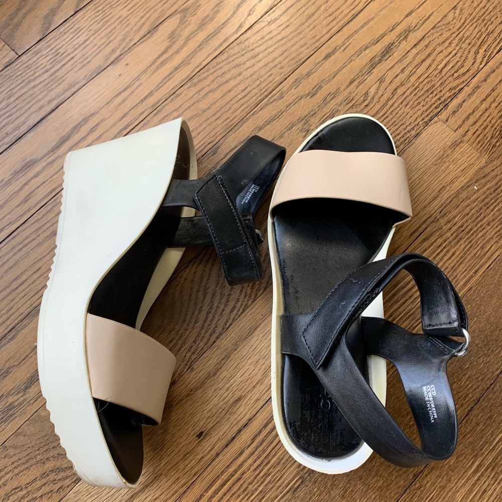 Charles David Molded Wedge Sandal - Picture 3 of 8